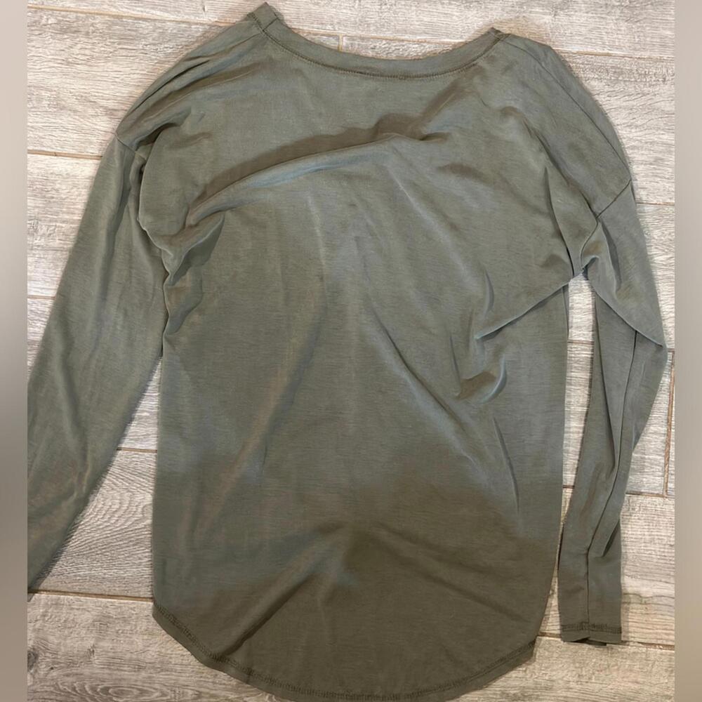 Moa Moa knotted button up - Picture 3 of 3